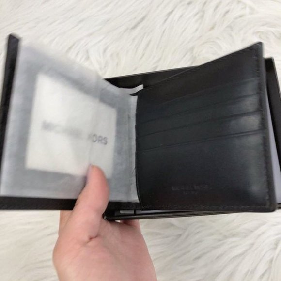 Michael Kors Grant Billfold Passcase Wallet NWT - Picture 7 of 10